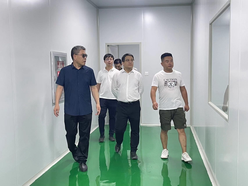 石嘴山市惠農區(qū)委副書記、區(qū)長馬仲武 蒞臨寧夏興康恒潤農業(yè)科技發(fā)展有限公司指導工作